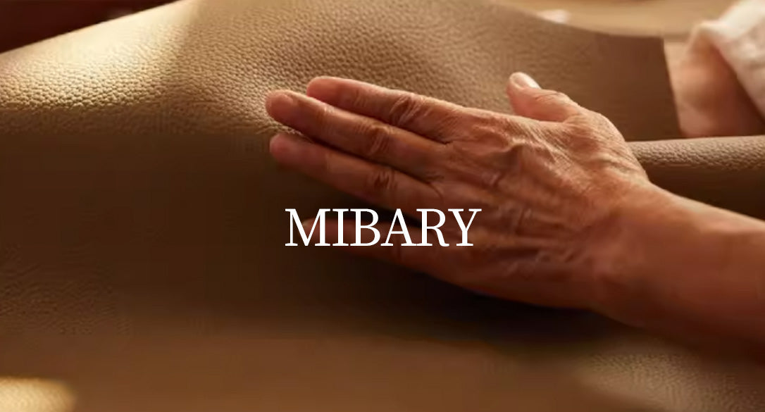 We control the quality from the source, using only the finest whole-grain cowhide, which has delicate pores and is soft and elastic.